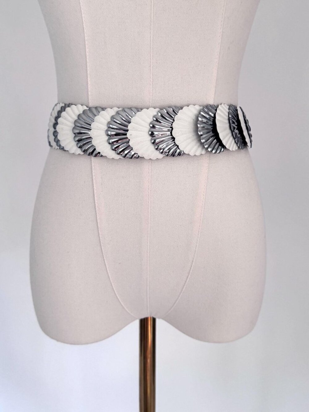 80s vintage silver tone white seashell stretchy funky retro womens cocktail belt